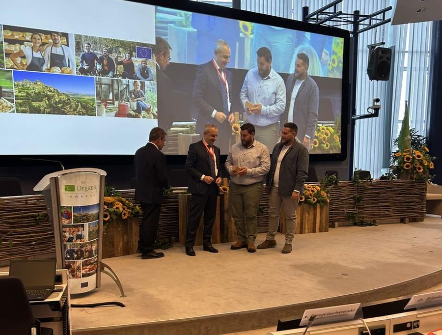 Ένας αγρότης από την Καστοριά, ο καλύτερος βιοκαλλιεργητής της Ευρώπης