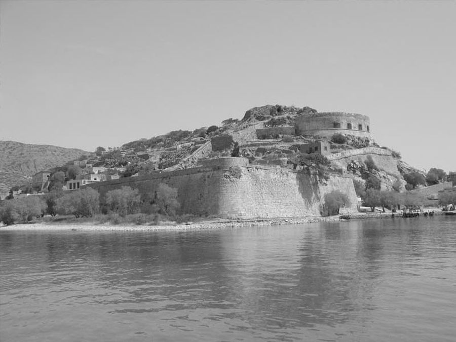 Μνήμες από τις γιορτές ενός παιδιού που γεννήθηκε στο «Νησί του πόνου»