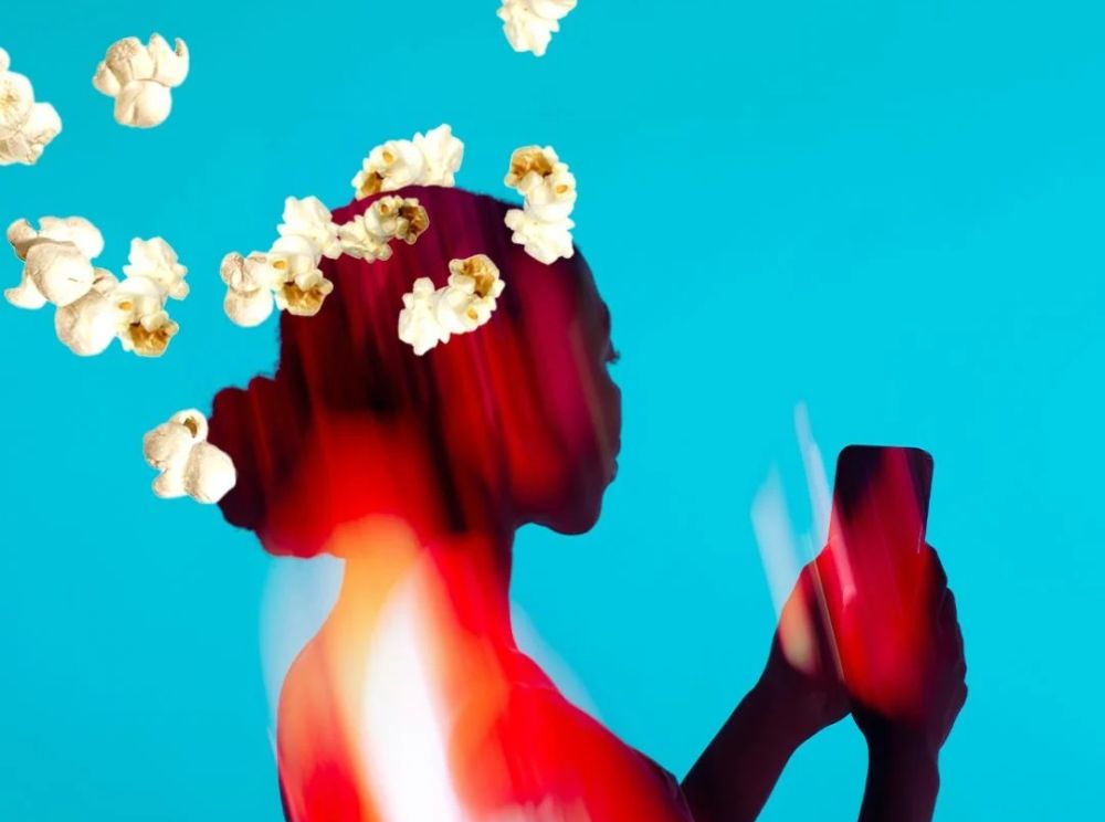 Social media: Τι είναι το φαινόμενο «popcorn brain»