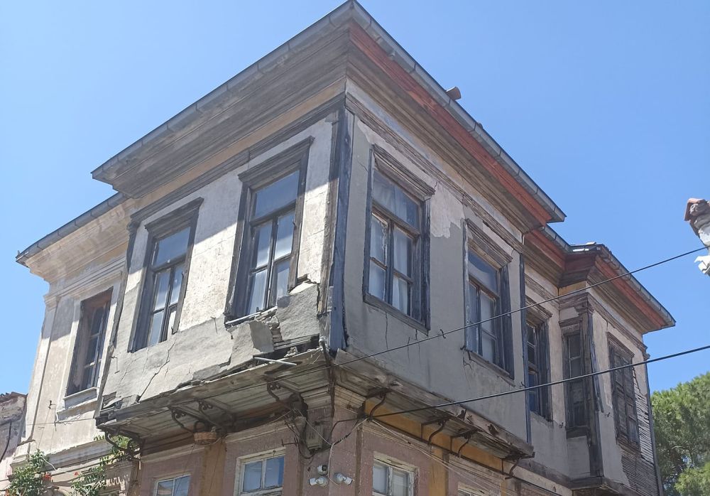 Καταρρέει το σπίτι του Ηλία Βενέζη στο μικρασιατικό Αϊβαλί