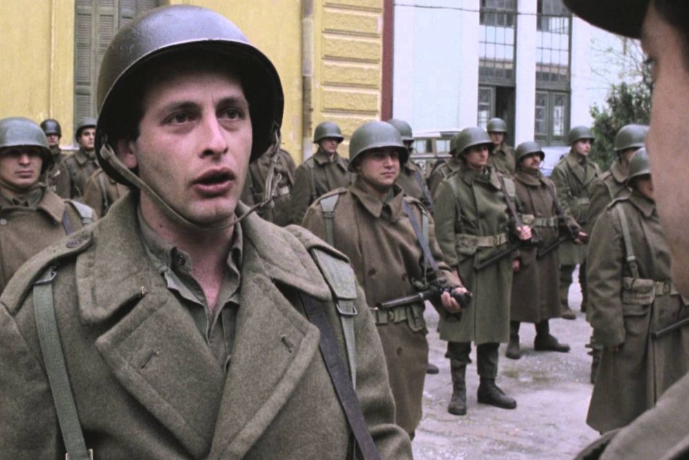 «Λούφα και Παραλλαγή»: Η ανεπανάληπτη σάτιρα του Νίκου Περάκη για τη χούντα