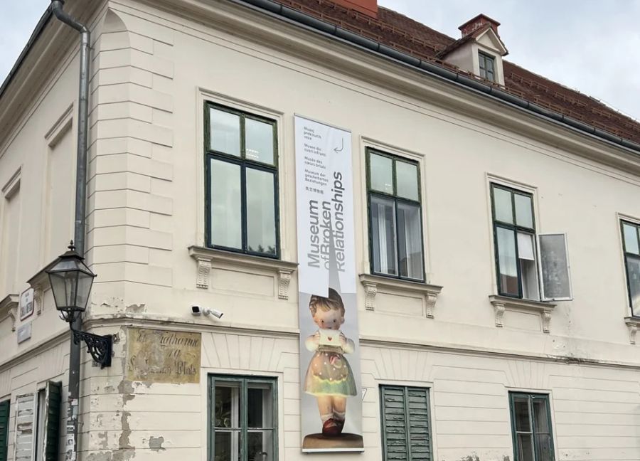 Ζάγκρεμπ: «Ραγισμένες» καρδιές στο Μουσείο... Διαλυμένων Σχέσεων