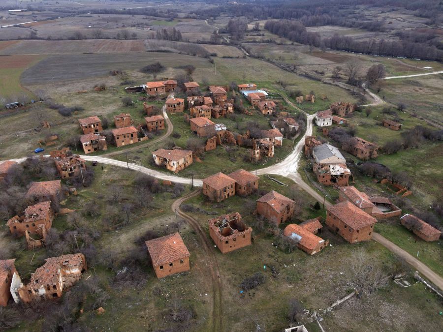 Καστοριά: Στα πλίνθινα μοναδικά χωριά των Κορεστείων